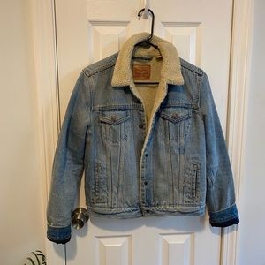 Levi’s Shearling-Lines Jean Jacket